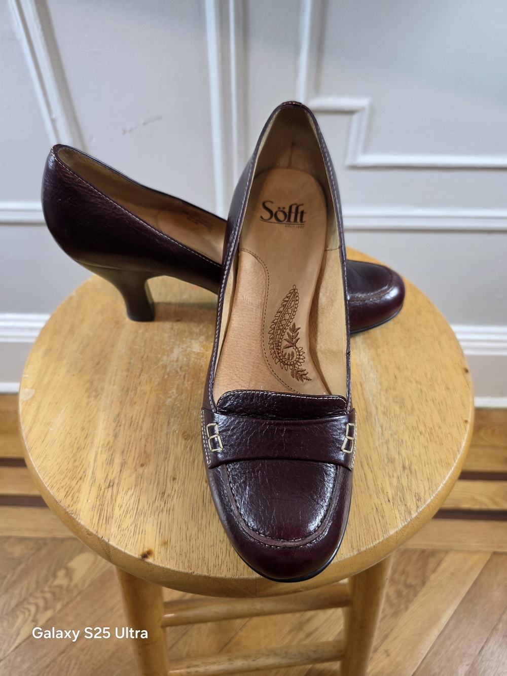CLASSIC FEMININE STYLE  Sofft Women's Dark Burgundy Leather Mid Heel Loafer